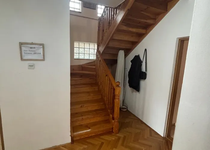 لكجري هاوس إن هارت أوف أولد تاون باسكارسيا