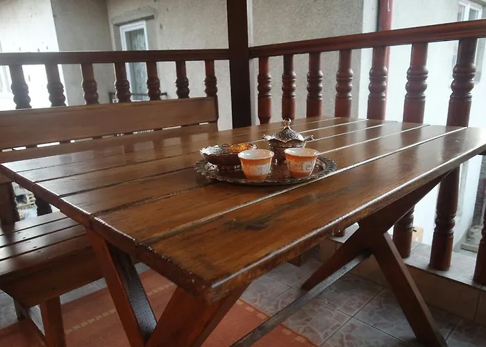 لكجري هاوس إن هارت أوف أولد تاون باسكارسيا *