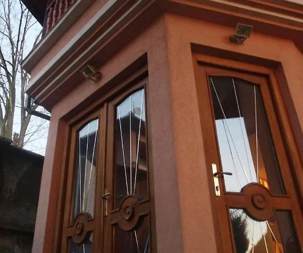 لكجري هاوس إن هارت أوف أولد تاون باسكارسيا